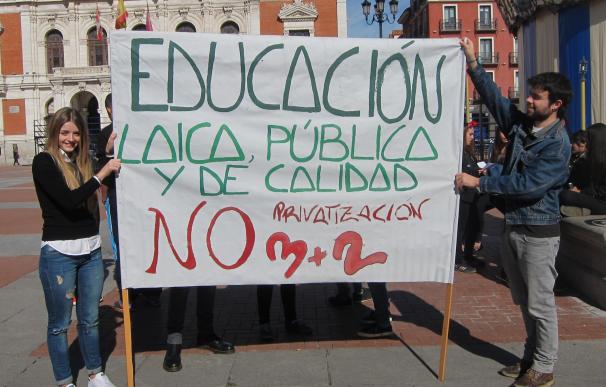 Cientos de alumnos secundan en Valladolid la huelga contra la Lomce, el decreto 3+2 y las prácticas no remuneradas