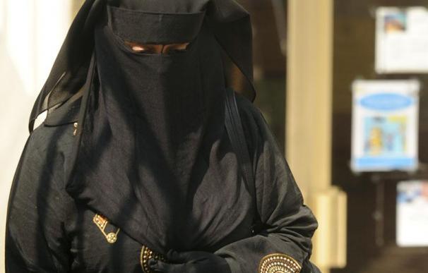 El Consejo de Ministros francés aprueba el texto del Gobierno para prohibir el 'burka'