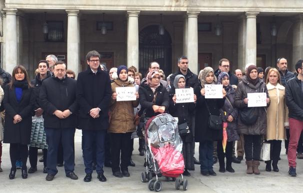 Decenas de musulmanes condenan en Vitoria los atentados de Bruselas y piden que no se actúe en su nombre