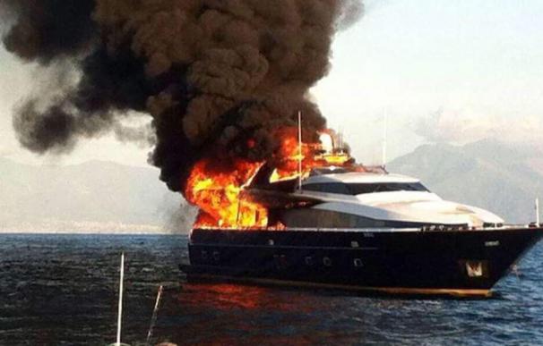 Cannavaro grabó el espectacular incendio del yate de De Laurentis, presidente del Nápoles