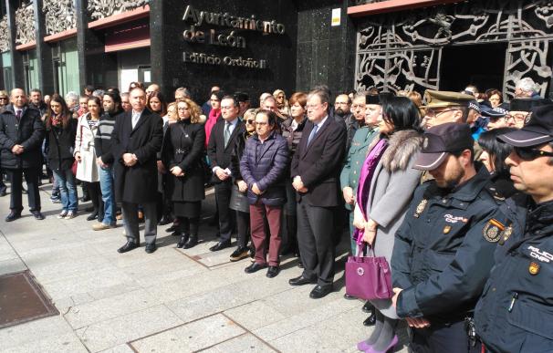 Centenares de castellanoleoneses muestran su pesar por los atentados y su solidaridad con las víctimas