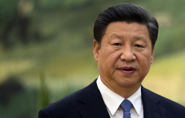 Chinese President Xi Jinping waits before meeting