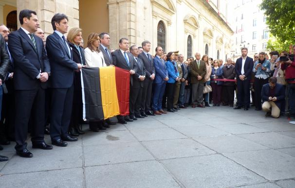 Los principales líderes políticos de Andalucía condenan los atentados en la concentración de Sevilla