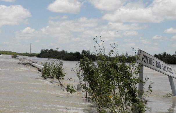Detienen temporalmente la búsqueda de los españoles que cayeron a un río en México