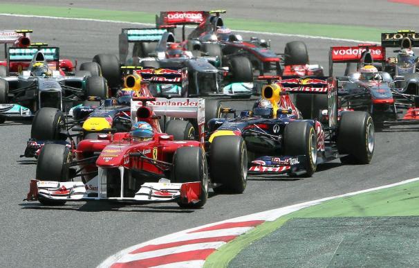 Vettel gana tras una pugna con Hamilton; Alonso, quinto