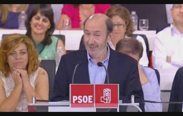 Rubalcaba anuncia que se presenta a elecciones para suceder a Zapatero