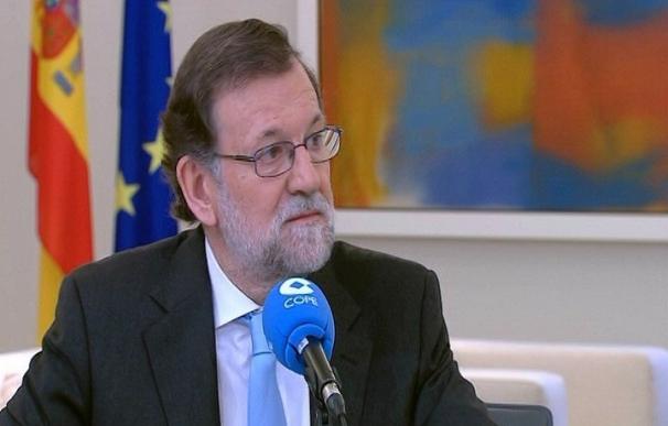 Rajoy dice que no entrará en "debates y polémicas" y que llamará a Sánchez