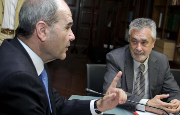 Los expresidentes de la Junta de Andalucía José Antonio Griñán y Manuel Chaves