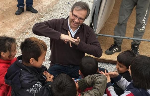 Carmona plantea que se envíe a la UME para ayudar en los campamentos de refugiados