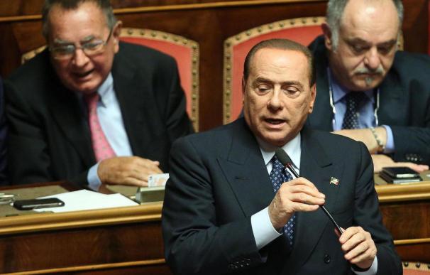 Berlusconi deja el Gobierno Letta antes de su expulsión del Senado italiano