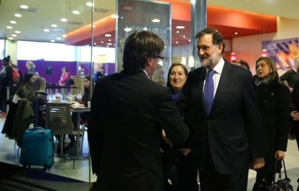 Rajoy quiere verse con Puigdemont porque tienen "cosas pendientes" pero no aventura fecha