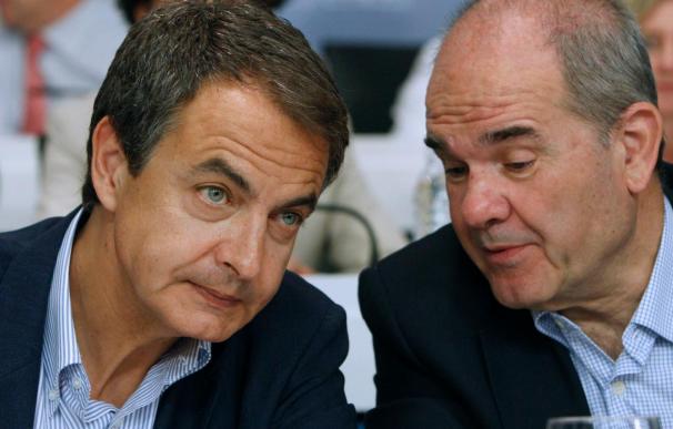 Zapatero defiende la reforma de las pensiones "ya que cerrar los ojos hoy llevaría a una situación difícil"