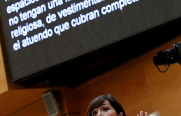 Sánchez Camacho dice al PSC-PSOE que no cambiará la Constitución porque el PP no quiere