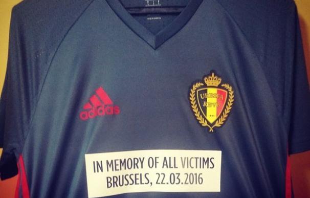 Bélgica presenta una camiseta en honor a las víctimas