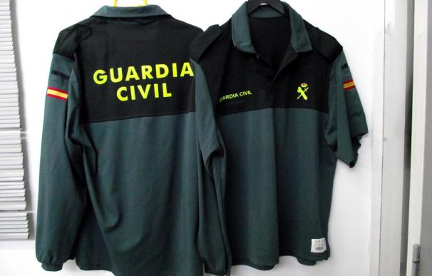 Descubren un taller ilegal en Badalona que copiaba el nuevo uniforme de la Guardia Civil