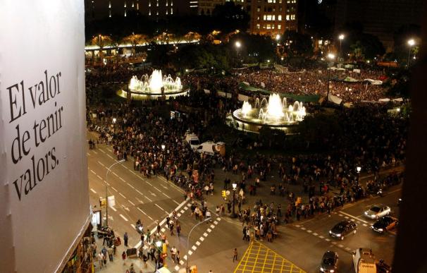 Concentrados en Barcelona reciben con "no nos vamos" inicio jornada reflexión