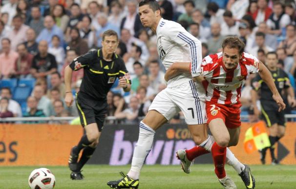 8-1. El Real Madrid supera el centenar de goles vapuleando al Almería