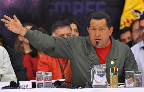 Chávez dice que rompe relaciones con Colombia y decreta "máxima alerta"