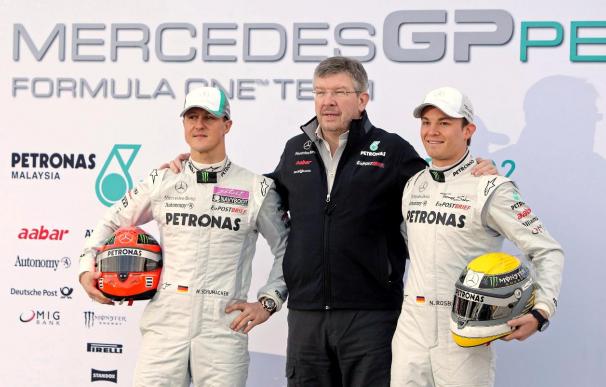 Mercedes presenta el coche de 2011 con el que competirán Schumacher y Rosberg