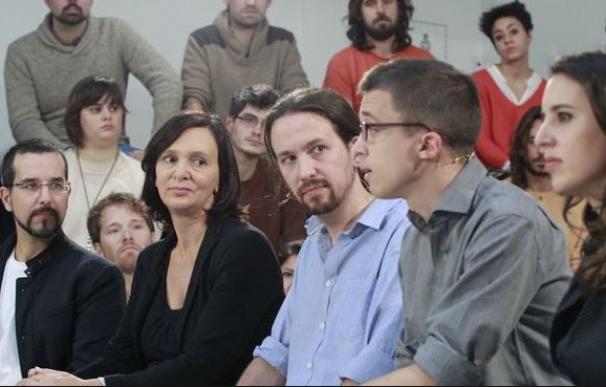 Pascual, con Iglesias y otros miembros de Podemos (archivo).