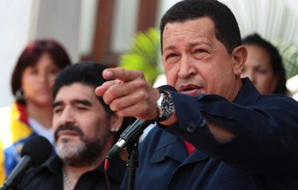 Chávez dice que rompe relaciones con Colombia y decreta "máxima alerta"
