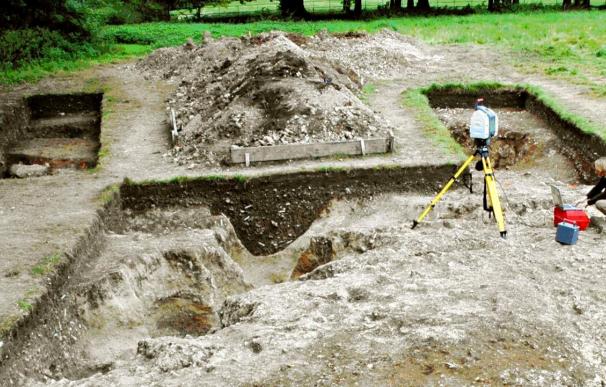 Arqueólogos encuentran restos de un monumento ceremonial cerca de Stonehenge