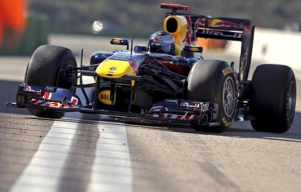 El alemán Vettel de Red Bull marca el mejor tiempo en Cheste, con Alonso quinto