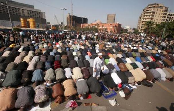 Más de 200.000 personas piden en la calle la marcha de Mubarak