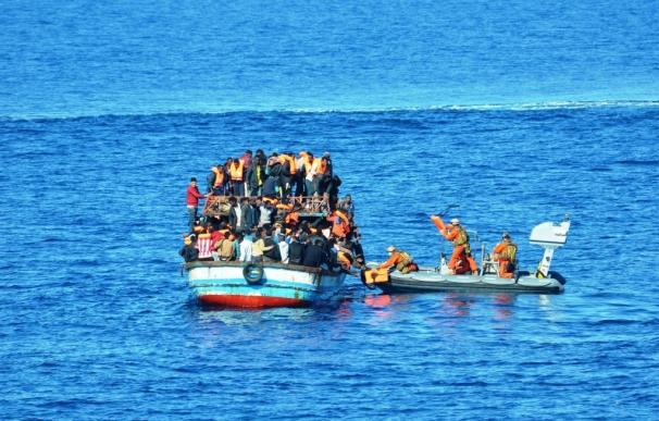 La fragata española 'Numancia' recoge a más de 650 migrantes frente a la costa de Libia