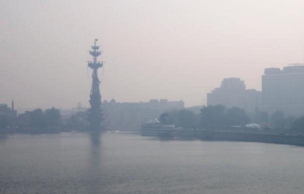 Moscú amanece cubierta por un manto de humo por varios incendios forestales