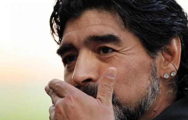 Grondona dice estar "dolido" y aclara que la AFA "no echó" a Maradona