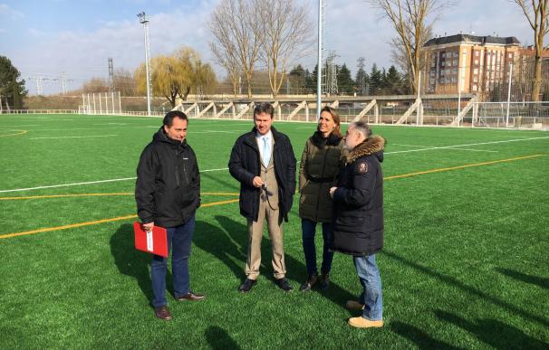 Burgos inaugura el campo de hierba artificial más grande de CyL tras un inversión municipal de un millón de euros