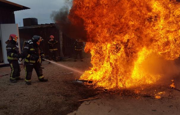 Los bomberos de la DPZ mejoran su formación sobre incendios en espacios cerrados