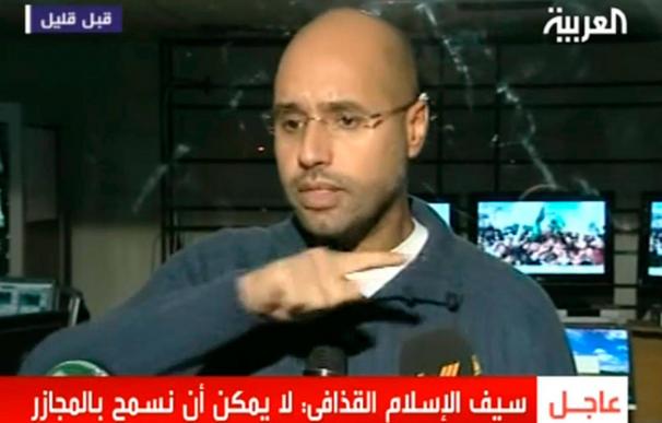 Un hijo de Gadafi niega los bombardeos e insta a la prensa extranjera a entrar en Libia