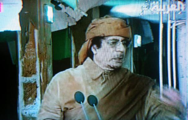 Un hijo de Gadafi dice que su padre será "asesor" en un eventual nuevo régimen