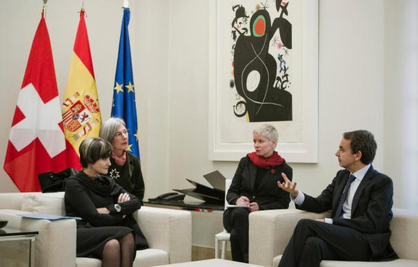 El Rey y Zapatero reciben a la presidenta y consejera de Exteriores de Suiza