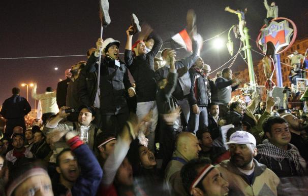 Centenares de egipcios se concentran ante el edificio de la radiotelevisión pública