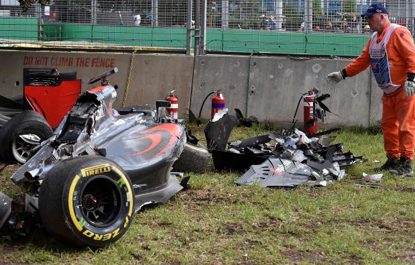 Fernando Alonso salva la vida en un espectacular accidente