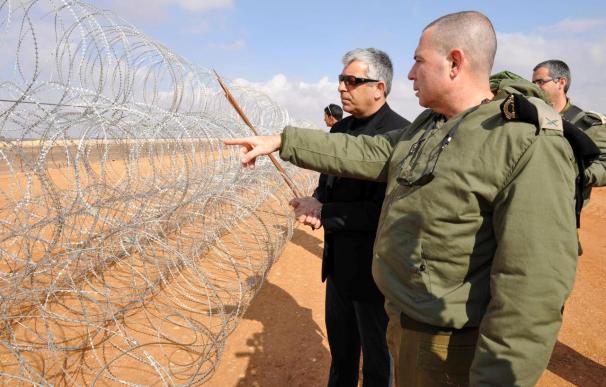 Israel acelera la construcción de su verja fronteriza con Egipto