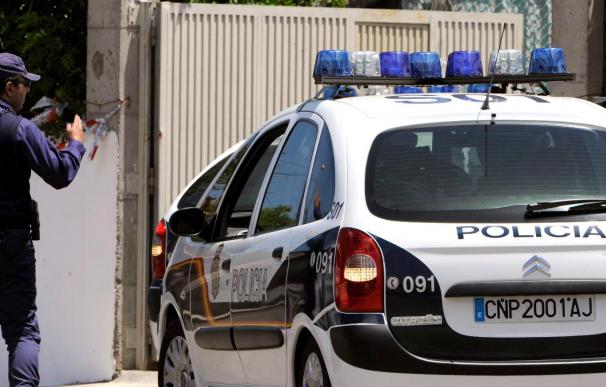 Detienen a dos personas e intervienen en Barcelona 2.500 objetos falsificados