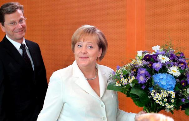 Un sondeo prevé un récord a la baja para la coalición de Merkel y mayoría roji-verde