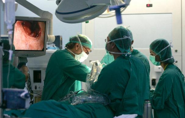 Un año de prisión para un urólogo por operar de vasectomia en vez de fimosis