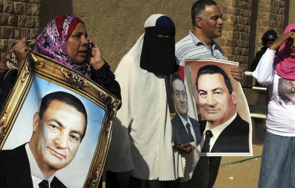 El ex presidente Mubarak, condenado a cadena perpetua, sufre una crisis cardiaca al llegar a prisión