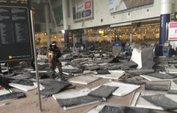 Varios heridos tras una doble explosión en el aeropuerto de Bruselas