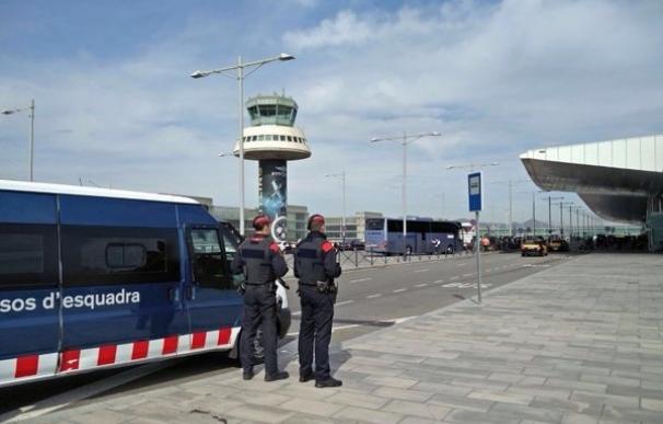 Mossos refuerzan la seguridad en el Metro y los aeropuertos de Catalunya