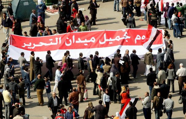 Los Hermanos Musulmanes saludan los primeros pasos del Ejército egipcio pero piden más reformas