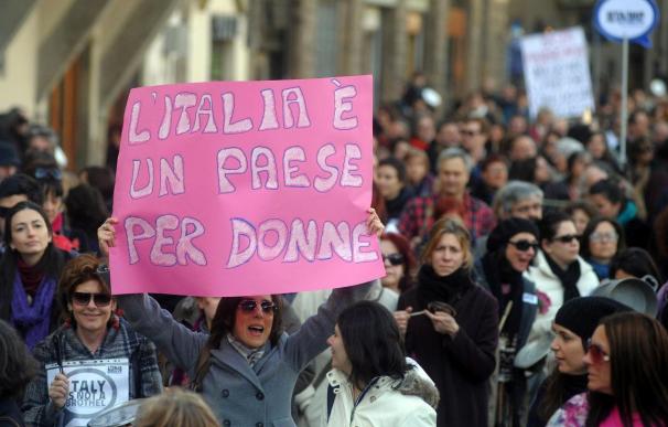 Italia vive una jornada de manifestaciones contra Silvio Berlusconi