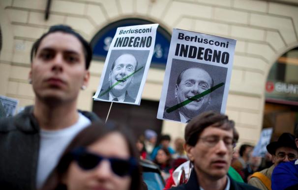 El Pueblo Violeta vuelve a echarse a la calle en Italia contra Berlusconi