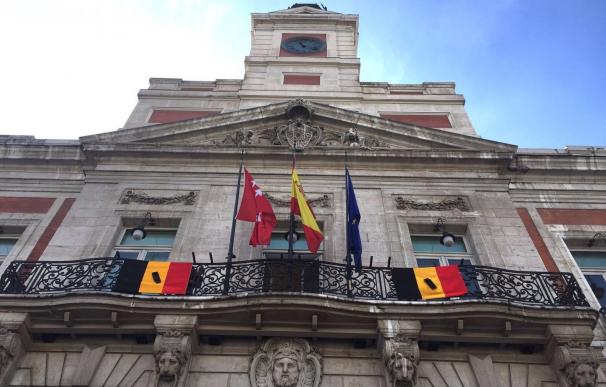Cifuentes decreta tres días de luto por los atentados: "Hoy todos los madrileños somos belgas"