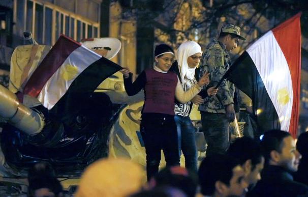 El Ejército egipcio retrasa el inicio del toque de queda hasta medianoche